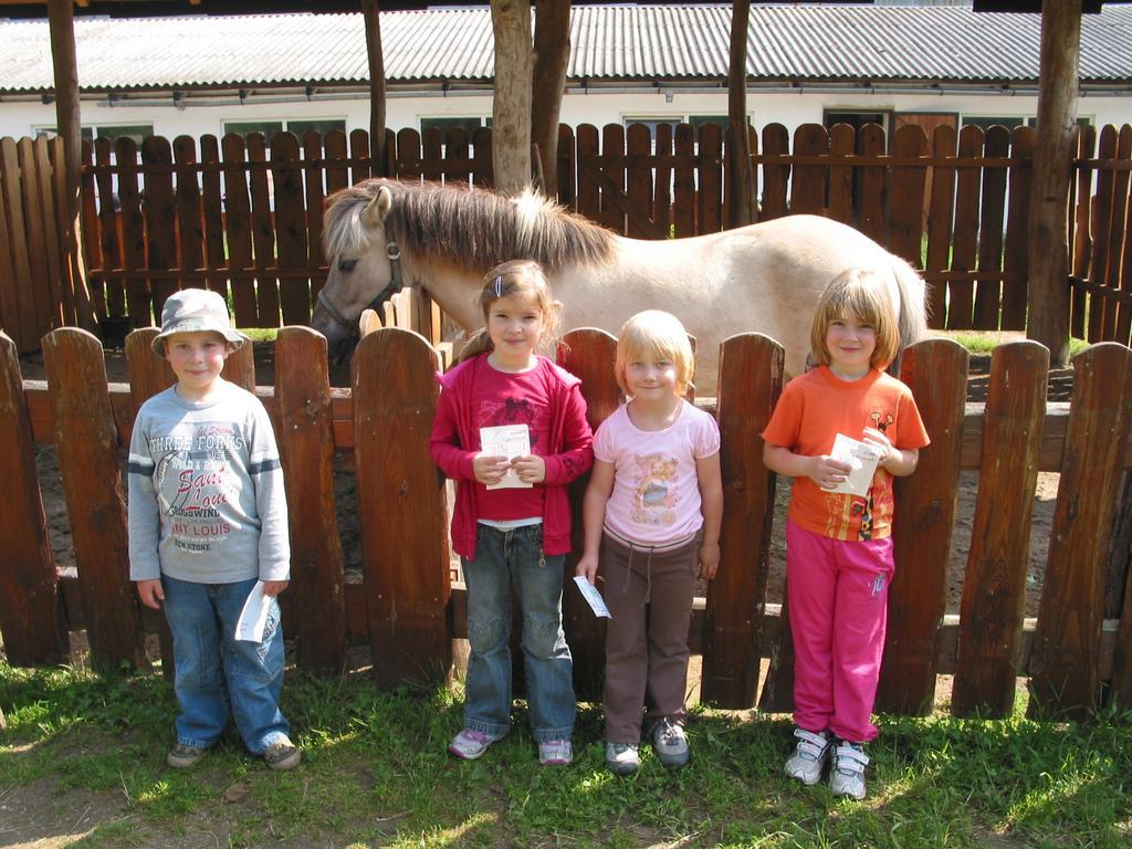 Zoopark Zelcin Villa Mělník Esterno foto