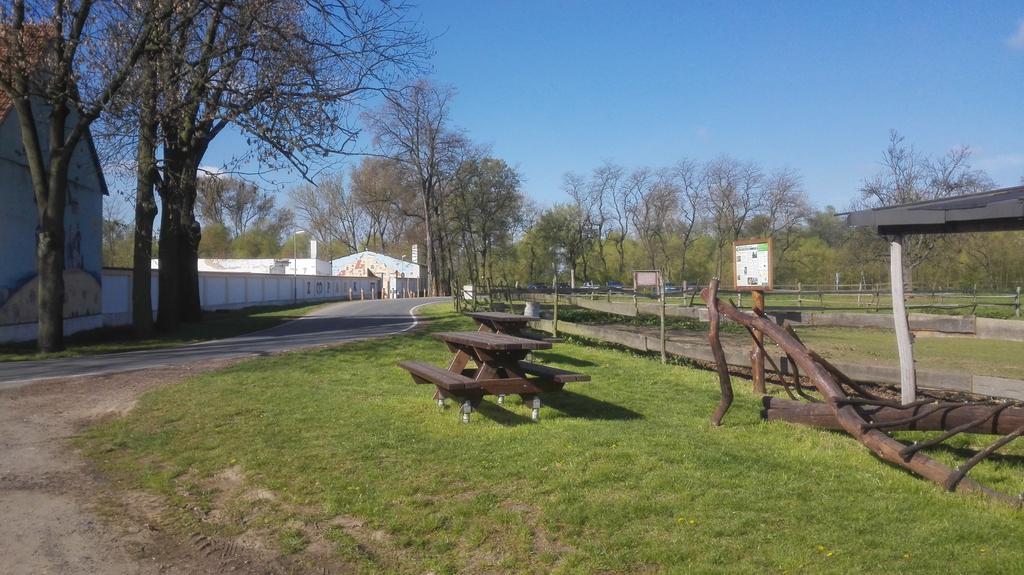 Zoopark Zelcin Villa Mělník Esterno foto