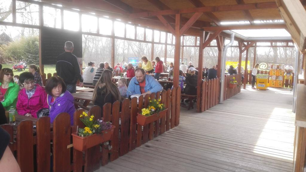 Zoopark Zelcin Villa Mělník Esterno foto